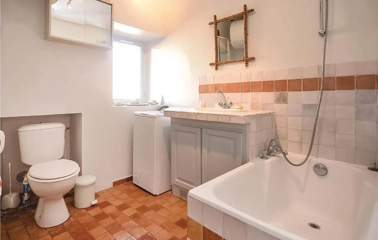 Cozy Apartment In Bonnieux With Kitchen