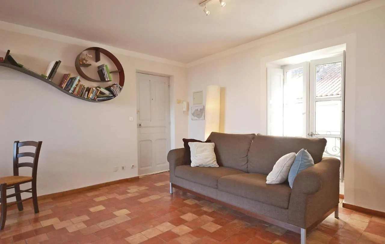 Cozy Apartment In Bonnieux With Kitchen